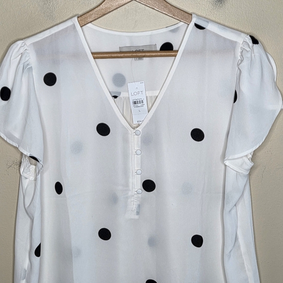 NWT Loft Off-White & Black Polka Dot Tulip Short Sleeve V-neck Blouse Size Large - Picture 2 of 6